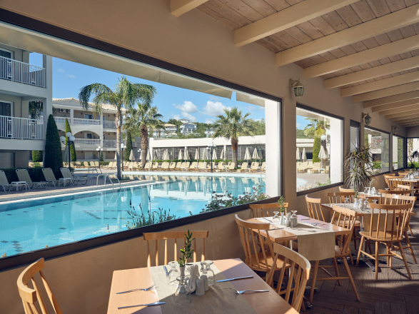 Planos Bay, Swimming Pool and Restaurant